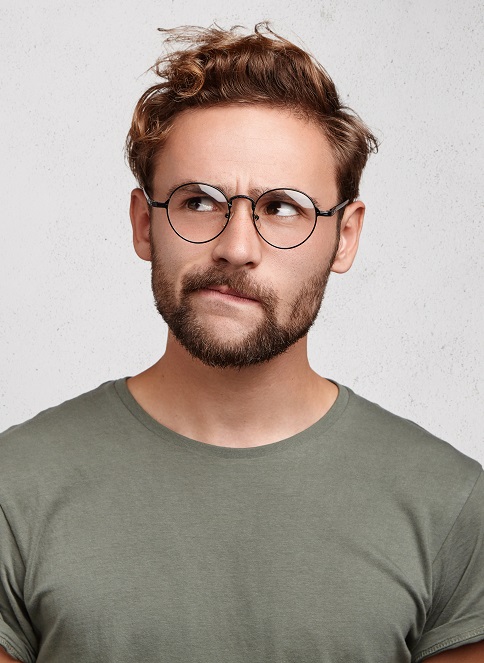 Armação de óculos masculino redonda é para qualquer rosto?