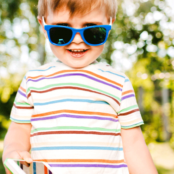 Óculos de sol para criança: saiba como garantir proteção e diversão o ano todo