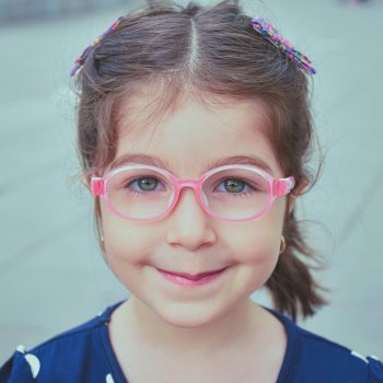 Lentes para miopia infantil: opções e cuidados para uma visão nítida