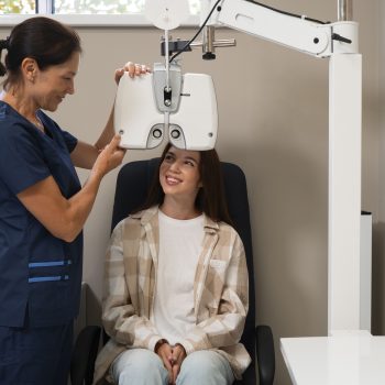 Qual a importância de cuidar da saúde dos olhos: da escolha do oftalmologista a uma ótica confiável
