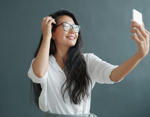 Como escolher óculos de grau feminino sem depender de tendências passageiras Como escolher óculos de grau feminino sem depender de tendências passageiras